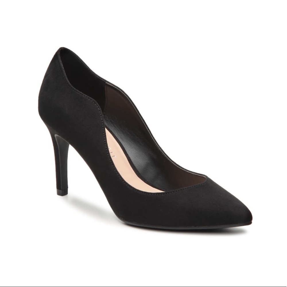 Kelly & Katie Davonna Scalloped Edge Suede Pump